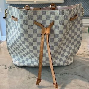 Louis Vuitton Girolata